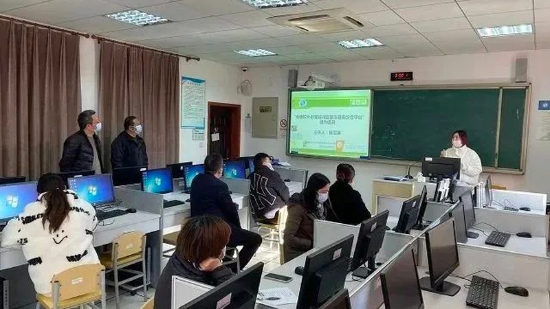 选择适合自己的网课，需关注以下几个方面：