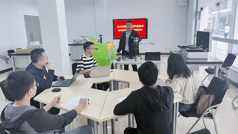 成人高考本科毕业证书样本揭秘：了解证书背后的价值