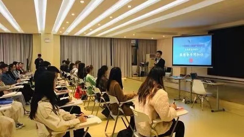 全日制研究生培训：如何选择适合自己的课程？**